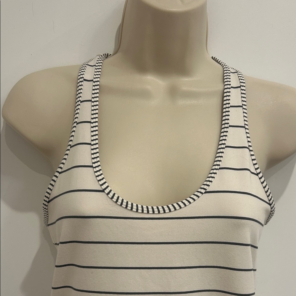 Lululemon - Picture 2 of 3